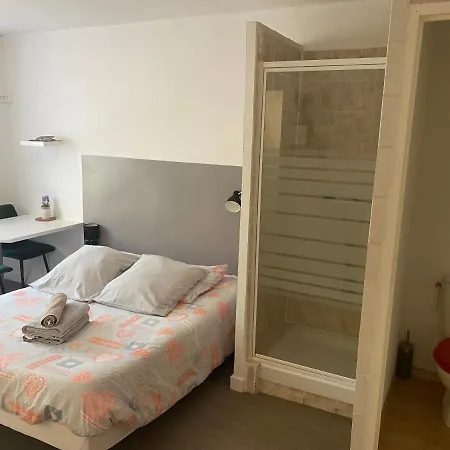 Δωμάτια σε οικογενειακή κατοικία La Cigale Du Desire Sejour *